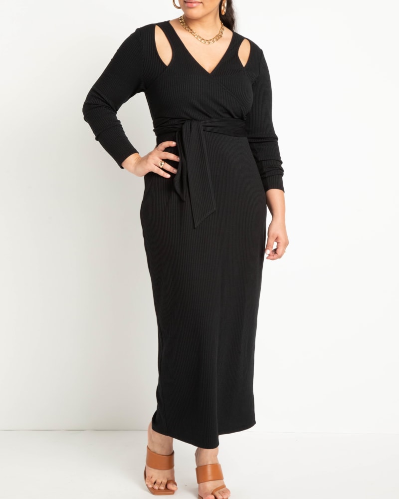 Front of a model wearing a size 26 Layered Detail Rib Maxi in Black Onyx by ELOQUII. | dia_product_style_image_id:272811